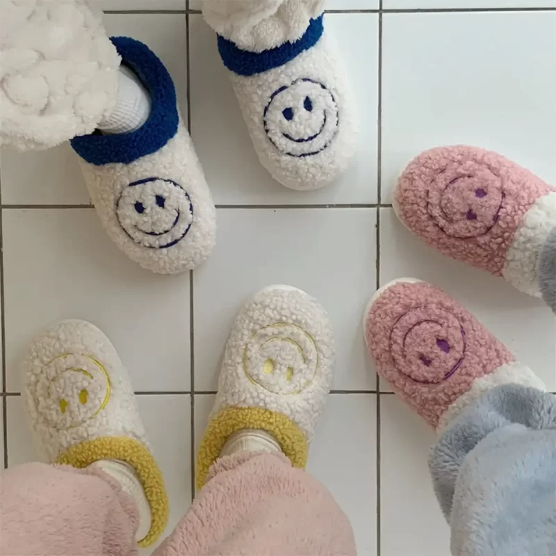 Cute Plush Smiling Face Slippers