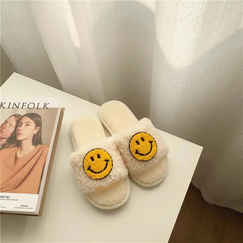 Cute House Smiley Face Slip-on Slippers-White